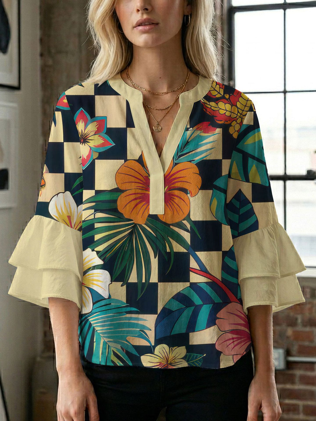 Damern blusenshirt med voluminösa ärmar och kreativt tryckdesign Mirla-Eva Jonsson
