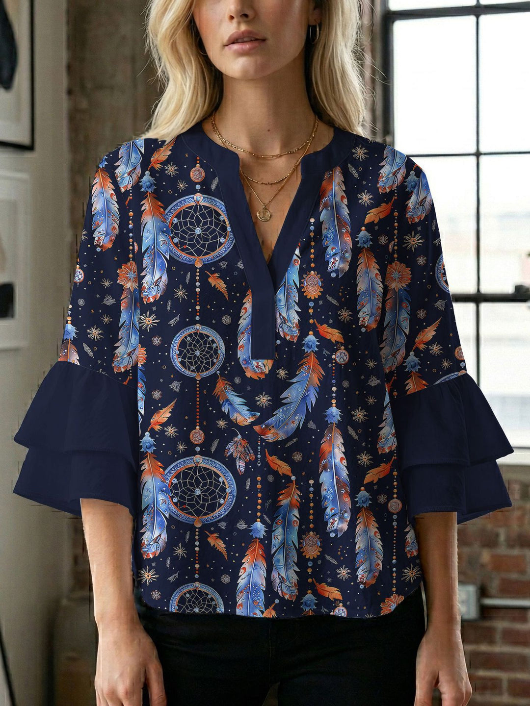 Damern blusenshirt med voluminösa ärmar och kreativt tryckdesign Mirla-Eva Jonsson