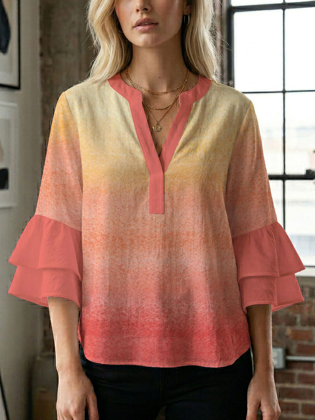 Damern blusenshirt med voluminösa ärmar och kreativt tryckdesign Mirla-Eva Jonsson