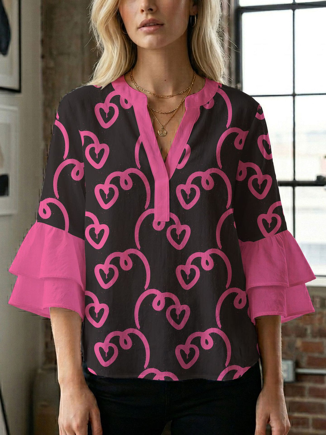 Damern blusenshirt med voluminösa ärmar och kreativt tryckdesign Mirla-Eva Jonsson