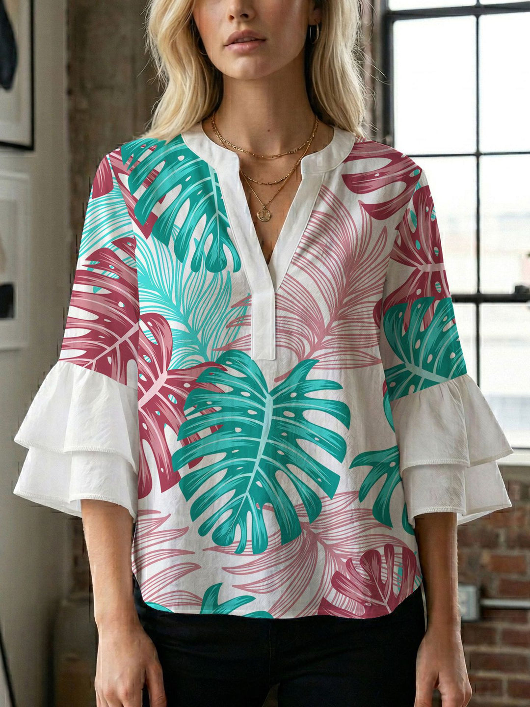 Damern blusenshirt med voluminösa ärmar och kreativt tryckdesign Mirla-Eva Jonsson