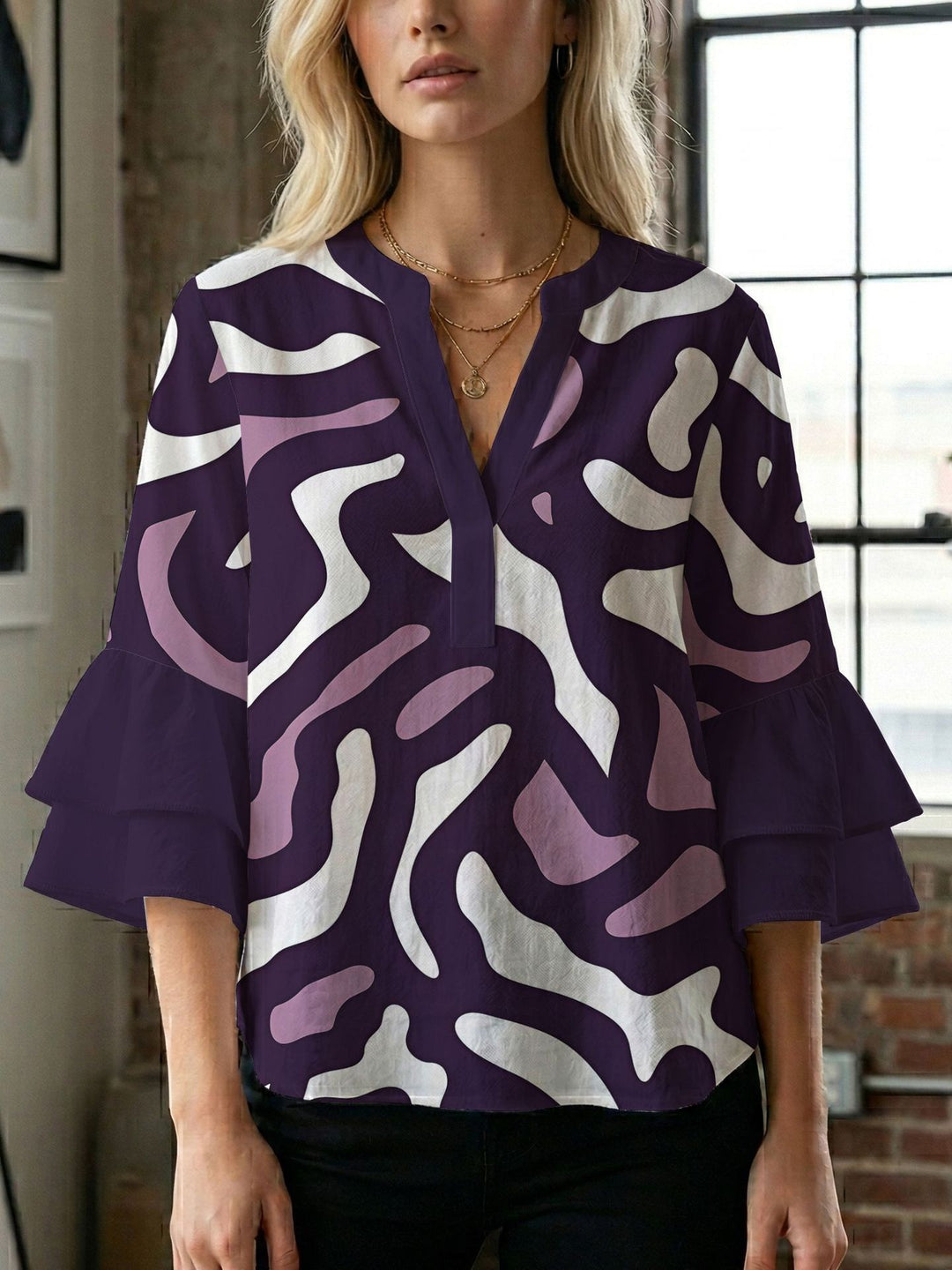 Damern blusenshirt med voluminösa ärmar och kreativt tryckdesign Mirla-Eva Jonsson
