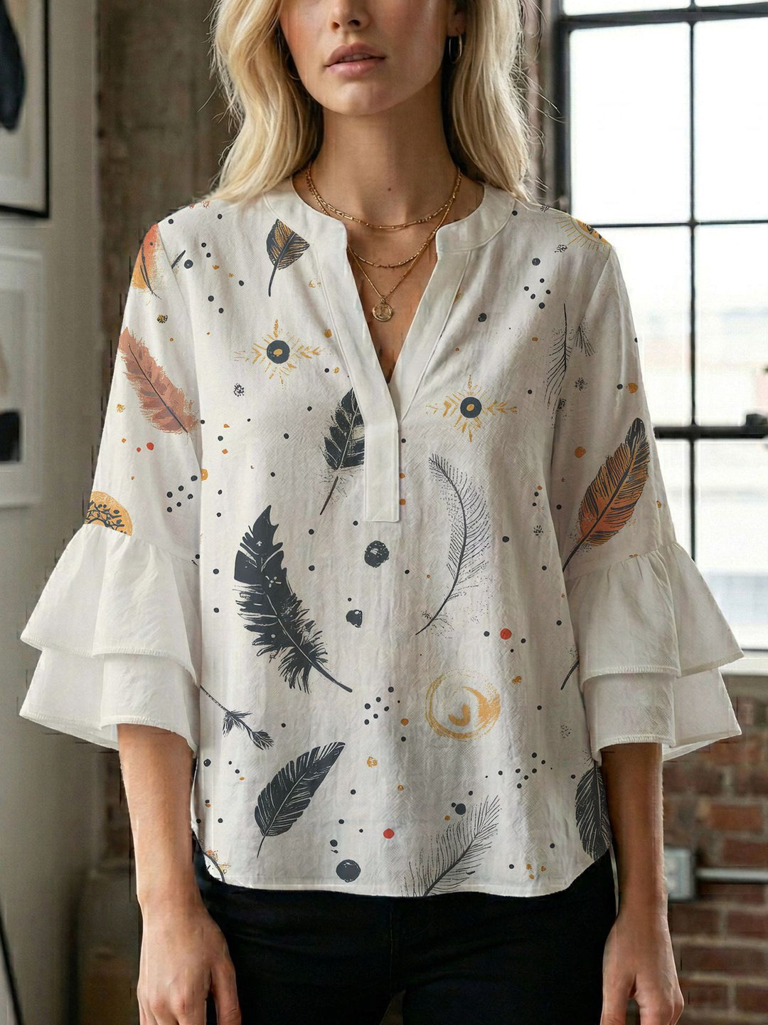 Damern blusenshirt med voluminösa ärmar och kreativt tryckdesign Mirla-Eva Jonsson