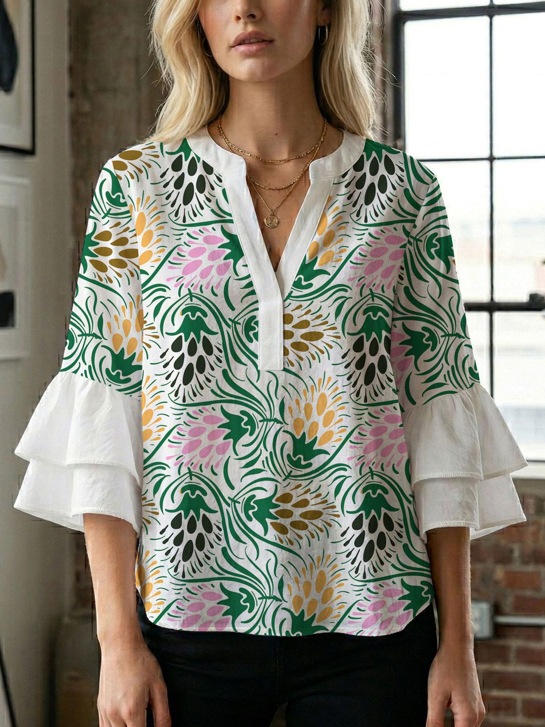 Damern blusenshirt med voluminösa ärmar och kreativt tryckdesign Mirla-Eva Jonsson