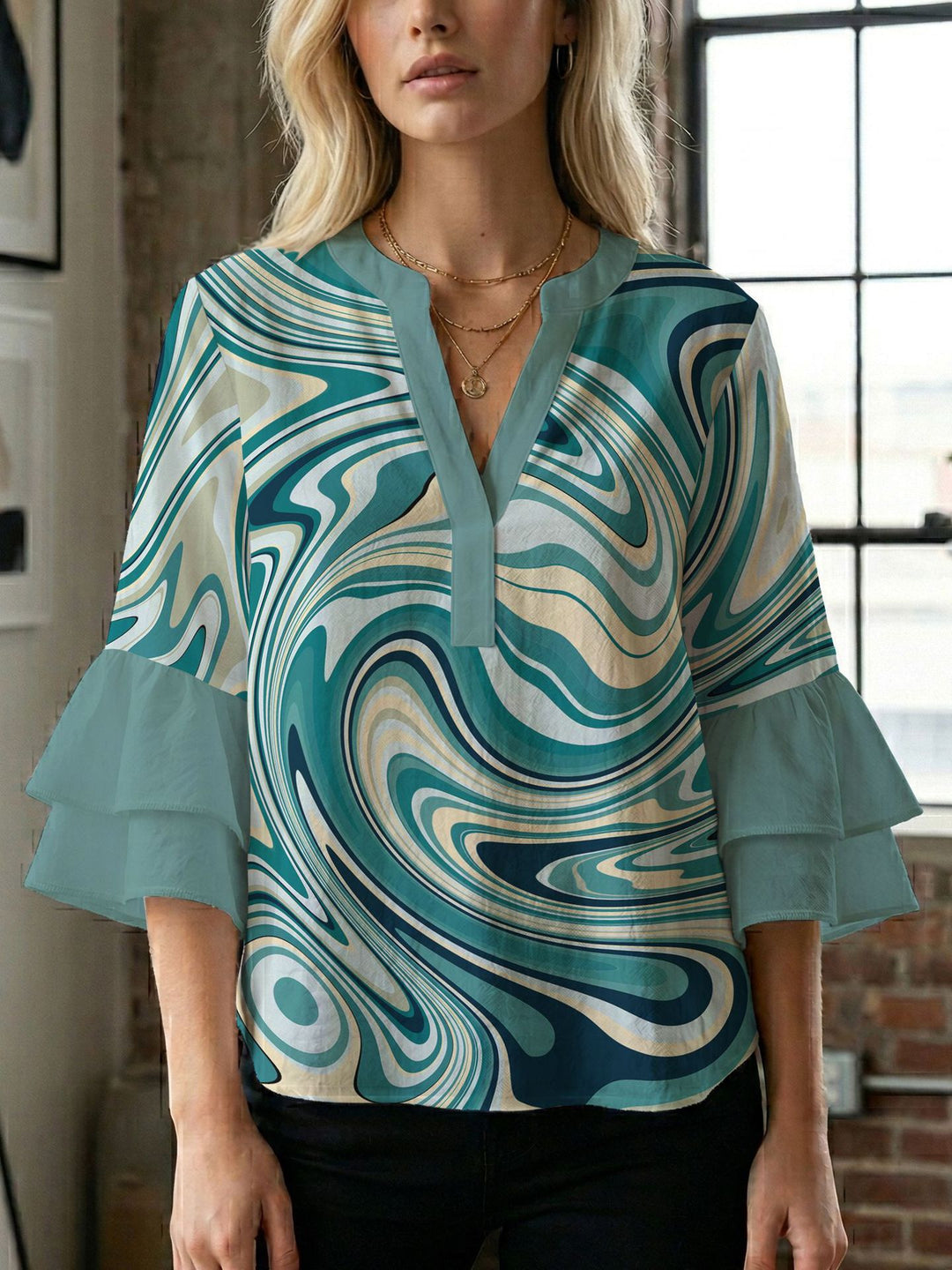 Damern blusenshirt med voluminösa ärmar och kreativt tryckdesign Mirla-Eva Jonsson