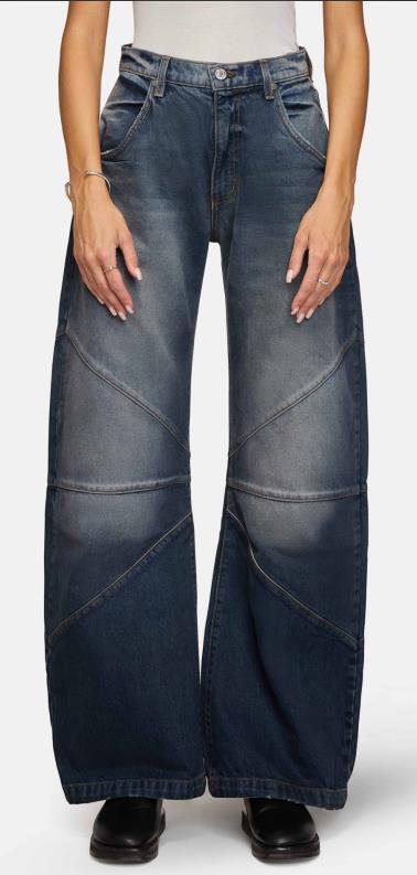 Damern breda jeans med unik sömnadsdesign i trendig stil Mirla-Eva Jonsson