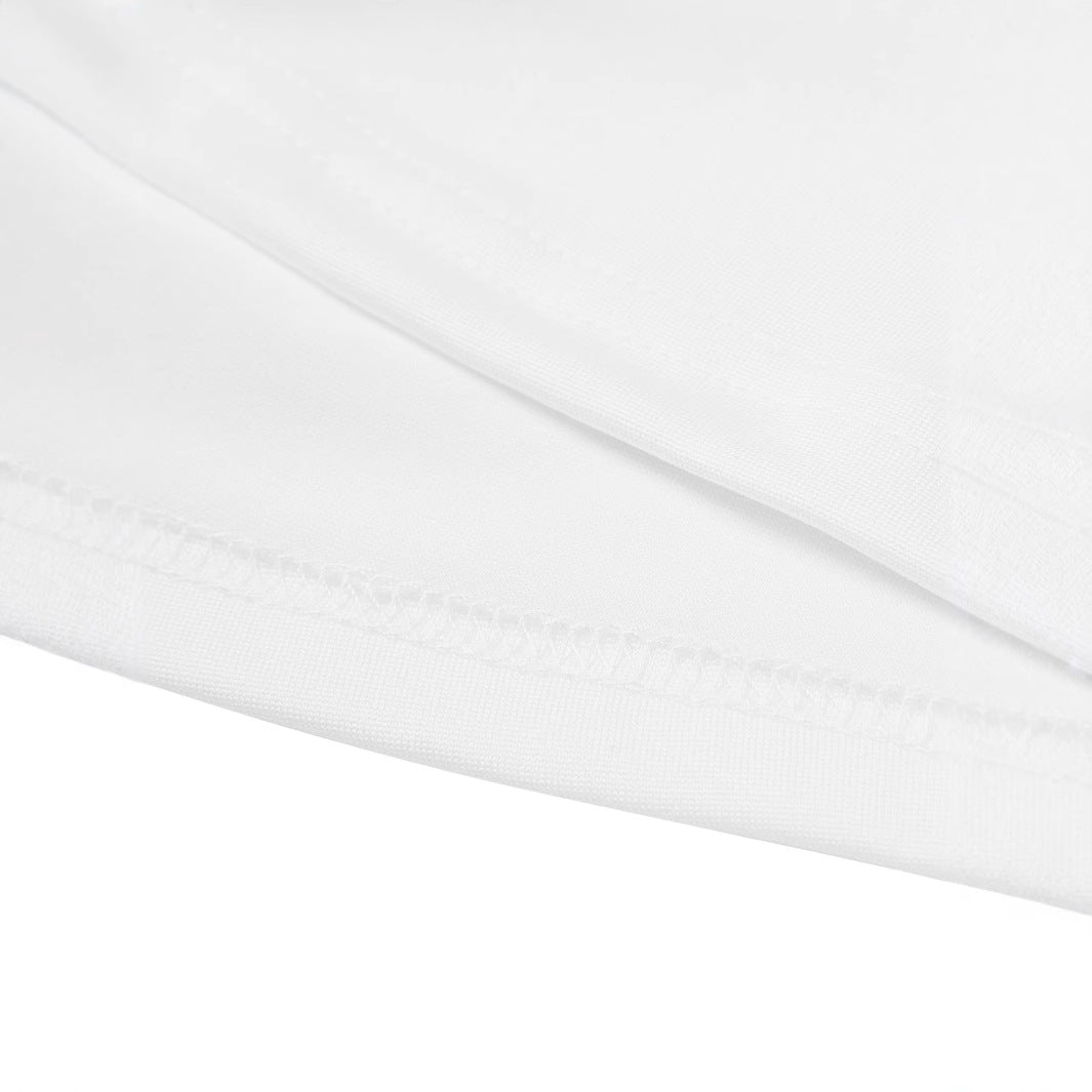Damern crop-t-shirt med fräckt körsbärsmotiv och lekfullt konstnärligt design Mirla-Eva Jonsson