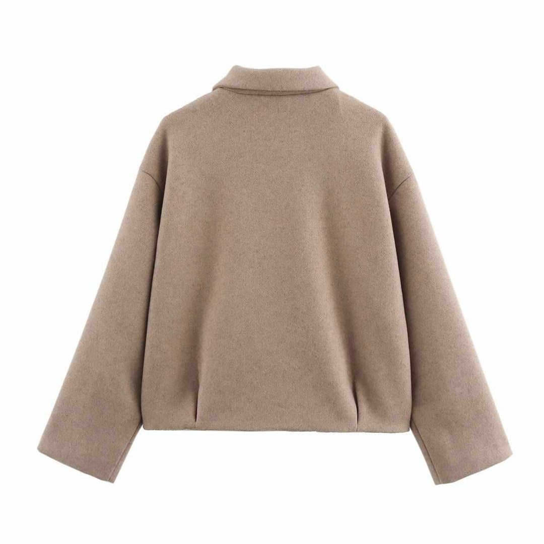 Damern cropped jacka med modern beskärning och dekorativ dragkedja Mirla-Eva Jonsson