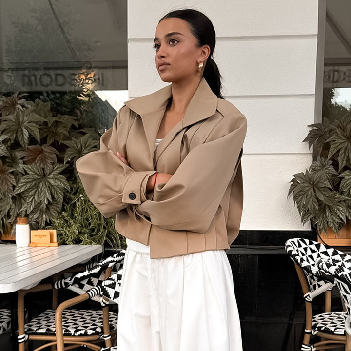 Damern cropped jacka med överlappande axlar Mirla-Eva Jonsson