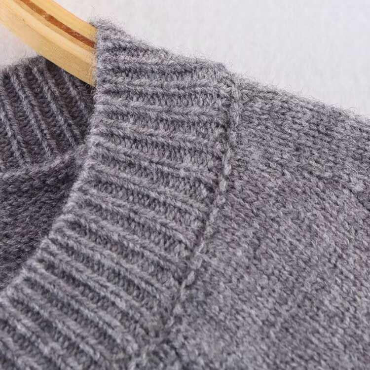 Damern cropped stickad jacka med knappdetaljer och elastisk midja Mirla-Eva Jonsson