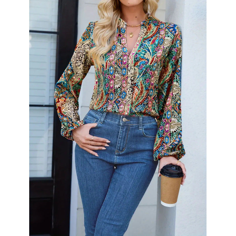 Damern elegant blus med färggt tryck och extravaganta puffärmar Mirla-Eva Jonsson