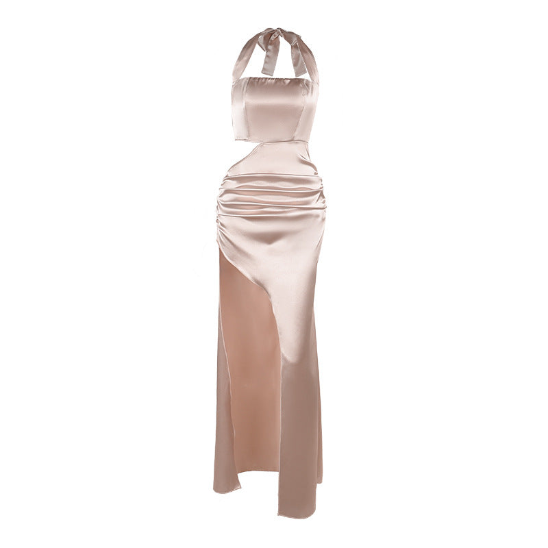 Damern elegant halterneck maxiklänning med draperingar och hög slits Mirla-Eva Jonsson