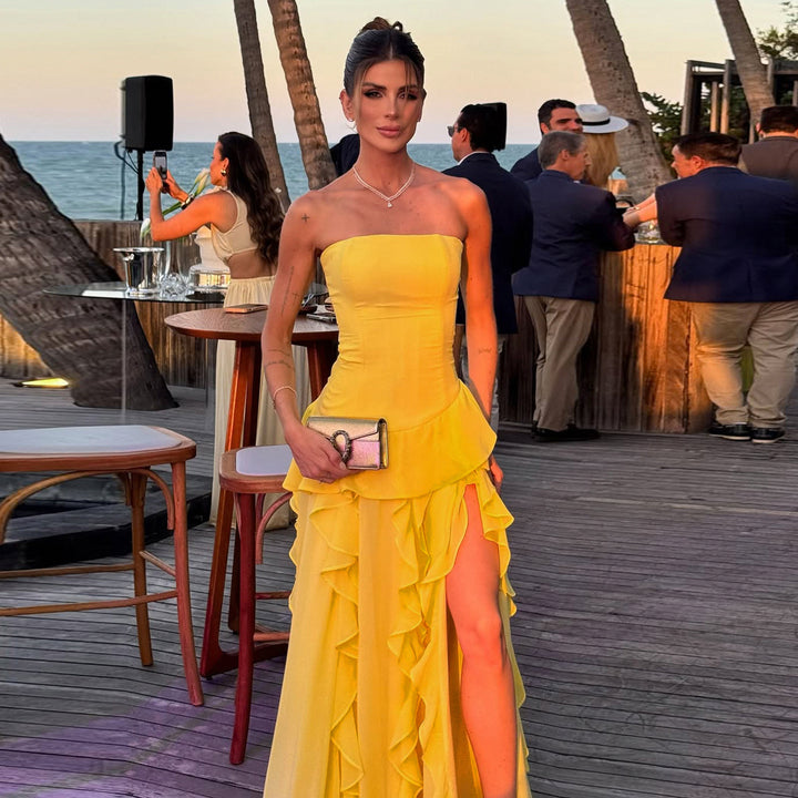 Damern elegant maxiklänning med volangdetaljer och figurnära silhuett Mirla-Eva Jonsson