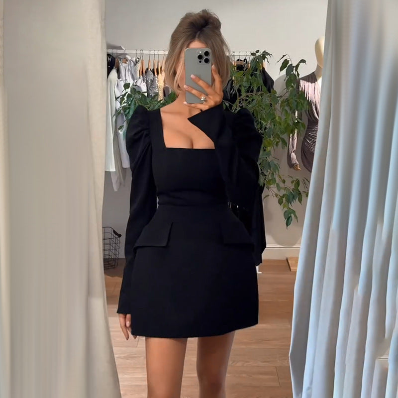 Damern elegant miniklänning med puffärmar och figursydd design Mirla-Eva Jonsson