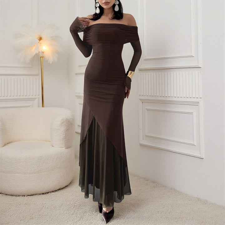 Damern elegant off-the-shoulder maxikjol med raffinerad ruffle-topp och asymmetrisk fåll Mirla-Eva Jonsson