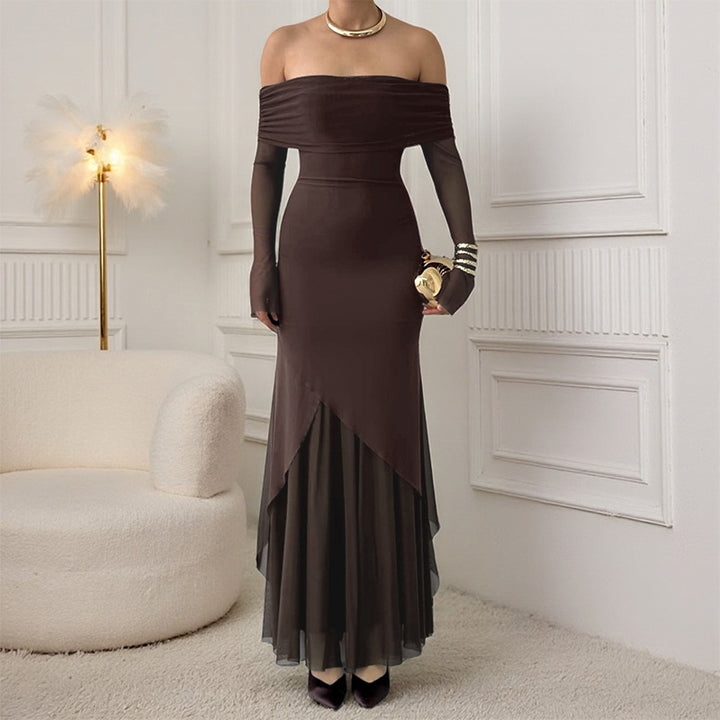 Damern elegant off-the-shoulder maxikjol med raffinerad ruffle-topp och asymmetrisk fåll Mirla-Eva Jonsson