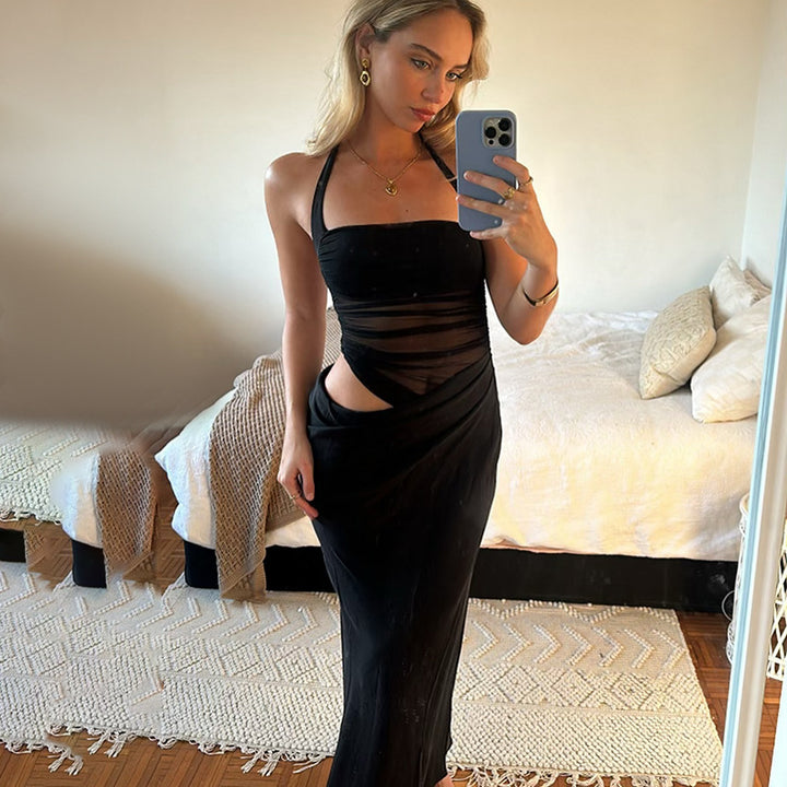 Damern elegant wrap klänning med axelbart design och flödande tyg Mirla-Eva Jonsson