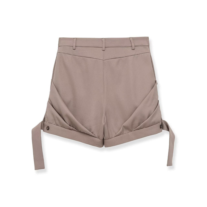 Damern eleganta shorts med innovativ plissering och praktiska sidofickor Mirla-Eva Jonsson