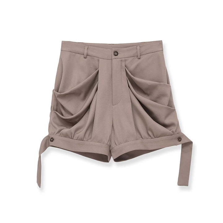 Damern eleganta shorts med innovativ plissering och praktiska sidofickor Mirla-Eva Jonsson