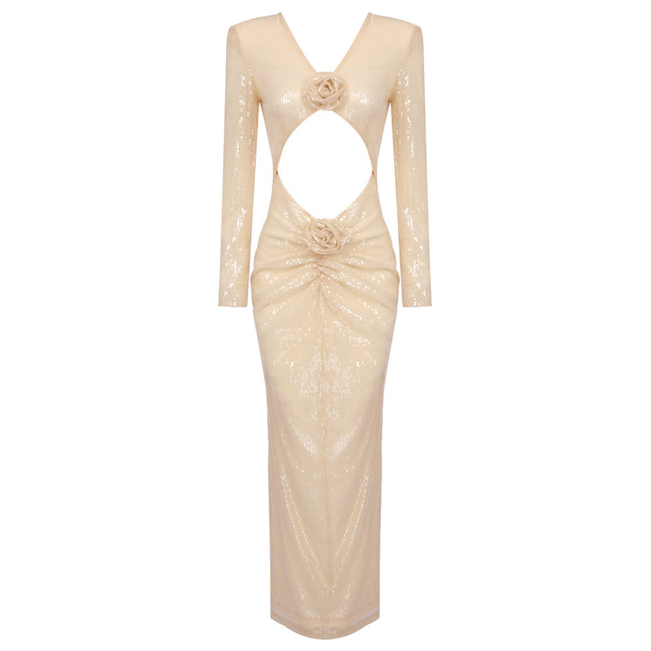 Damern figurformande aftonklänning med transparenta cut-out-detaljer och elegant rosapplikation Mirla-Eva Jonsson
