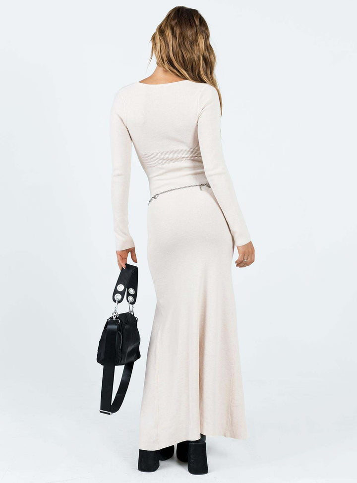 Damern figurnära maxiklänning med elegant slits och lång ärm Mirla-Eva Jonsson