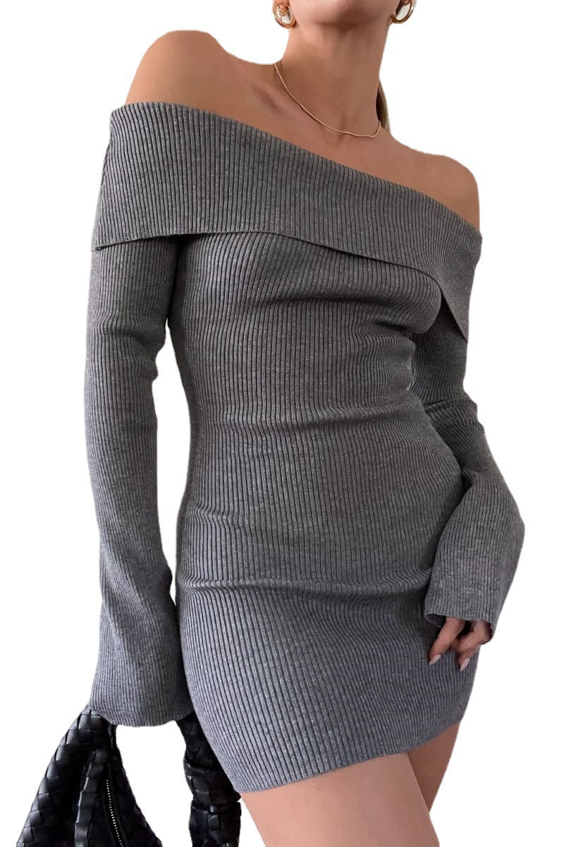 Damern figurnära, off-shoulder stickad klänning med långa ärmar Mirla-Eva Jonsson