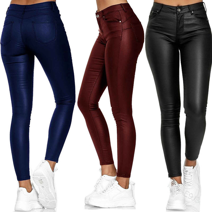 Damern glatta läderleggings med hög midja och figursydd design Mirla-Eva Jonsson