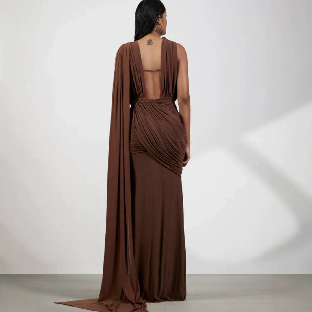 Damern golvlångt omslagklänning med raffinerade draperingsdetaljer och elegant V-hals Mirla-Eva Jonsson