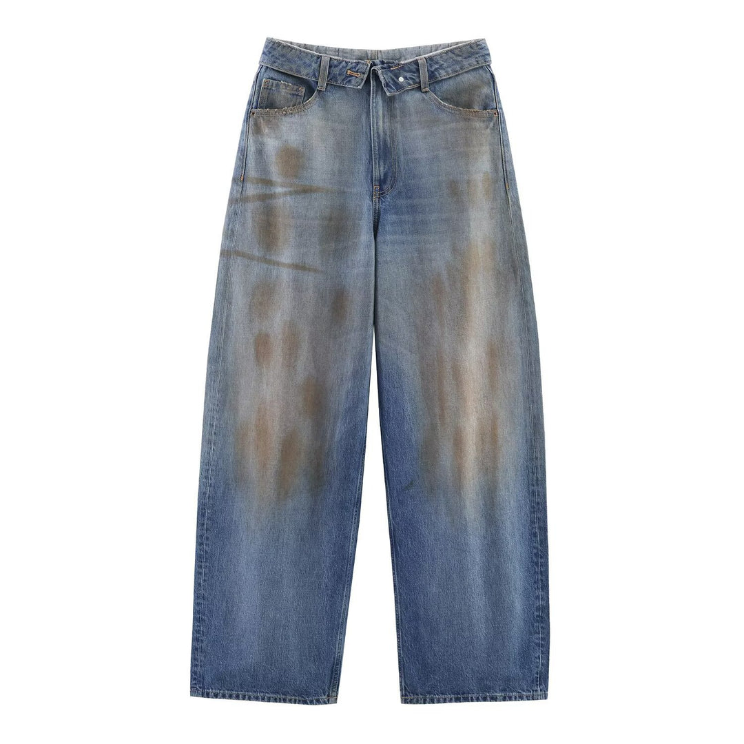 Damern högkvalitativa destroyade jeans i en avslappnad baggy-stil med moderna accenter Mirla-Eva Jonsson