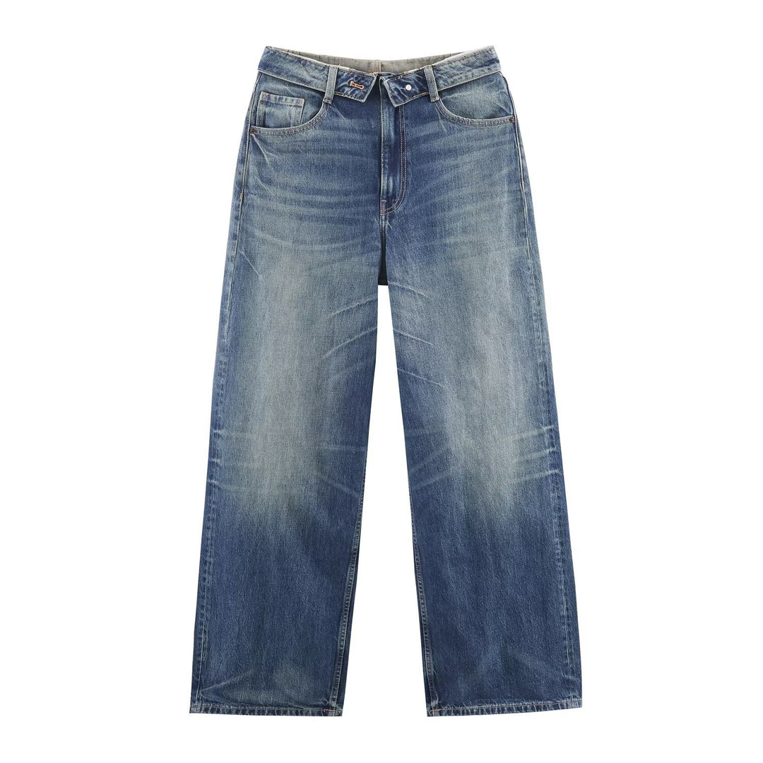 Damern högkvalitativa destroyade jeans i en avslappnad baggy-stil med moderna accenter Mirla-Eva Jonsson