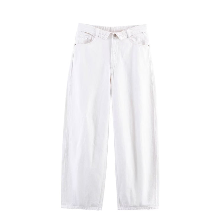 Damern högkvalitativa destroyade jeans i en avslappnad baggy-stil med moderna accenter Mirla-Eva Jonsson