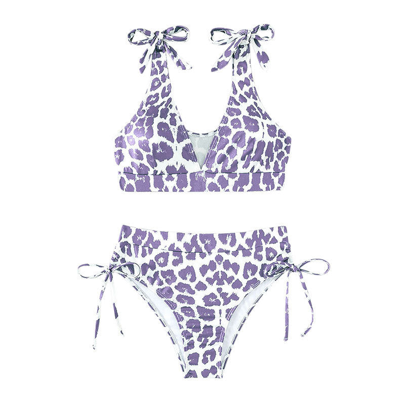 Damern högskuren bikini-set med lekfulla volangdetaljer Mirla-Eva Jonsson