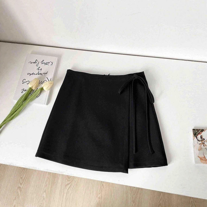 Damern knytkjol i högkvalitativt linne med elegant rosettbindning Mirla-Eva Jonsson