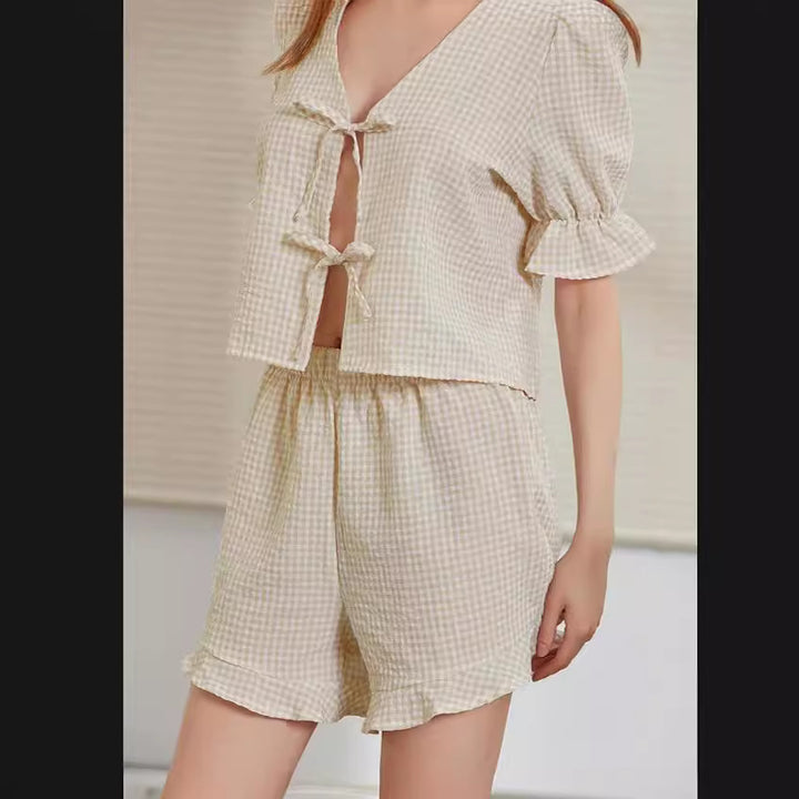 Damern kort pyjamas-set med volangdetaljer Mirla-Eva Jonsson