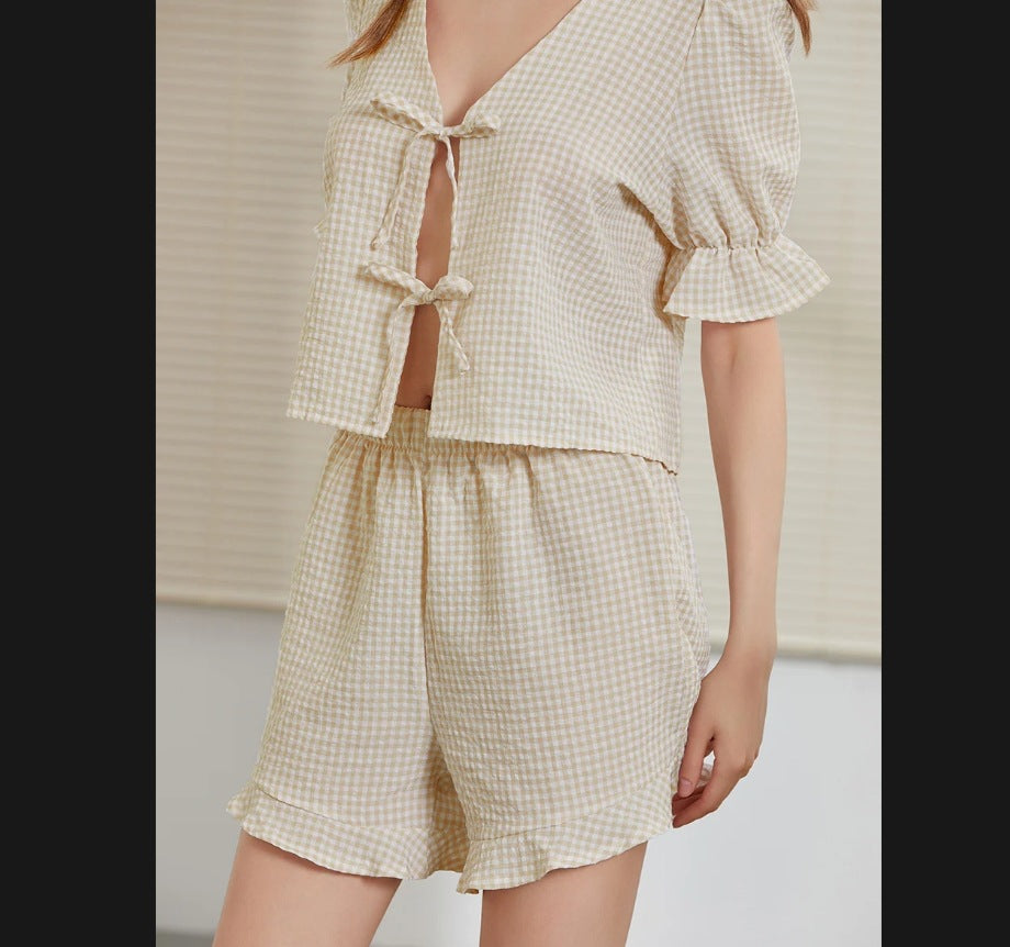 Damern kort pyjamas-set med volangdetaljer Mirla-Eva Jonsson