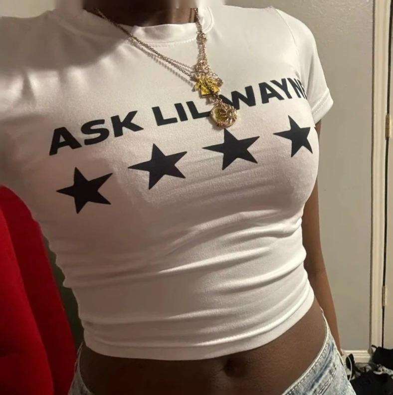 Damern kortärmad crop-top i ventilerande material Mirla-Eva Jonsson