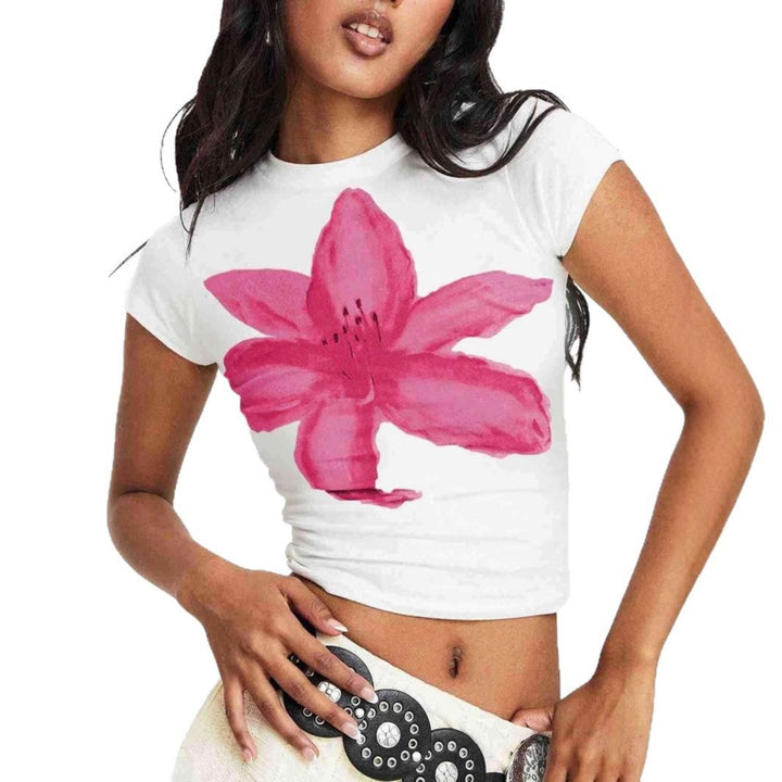 Damern kortärmad t-shirt med blommigt akvarellmotiv och figurnära snitt Mirla-Eva Jonsson