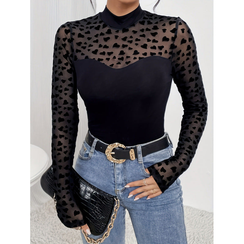 Damern långärmad bodysuit med transparenta hjärtan och elegant ståkrage Mirla-Eva Jonsson