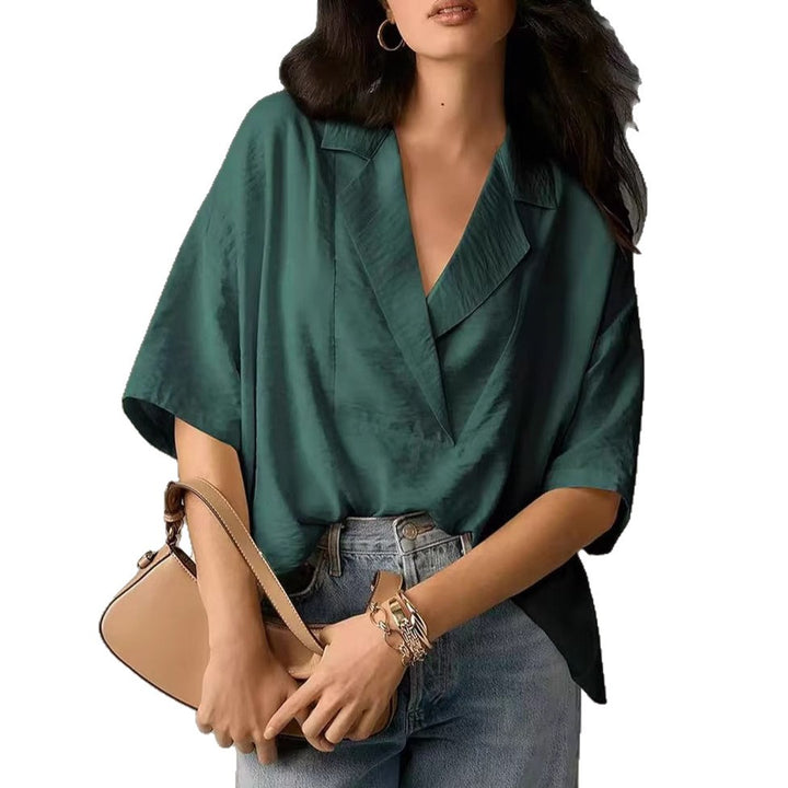 Damern lös oversized blusöverkant med elegant krage och V-utskärning Mirla-Eva Jonsson