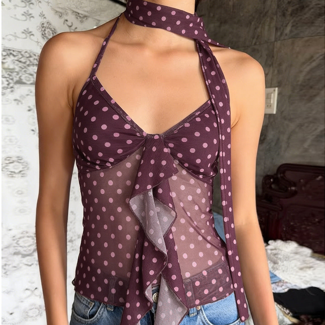 Damern luftig halterneck topp med lekfullt prickmönster och volangdetaljer Mirla-Eva Jonsson