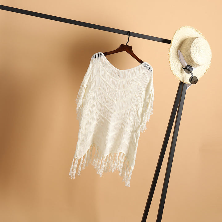 Damern luftig virkad strandponcho med fransar och elegant design Mirla-Eva Jonsson