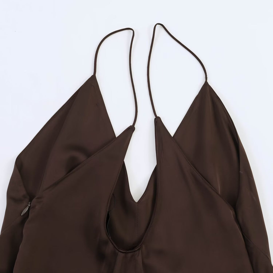 Damern maxiklänning med elegant asymmetrisk fåll och fin V-ringning Mirla-Eva Jonsson