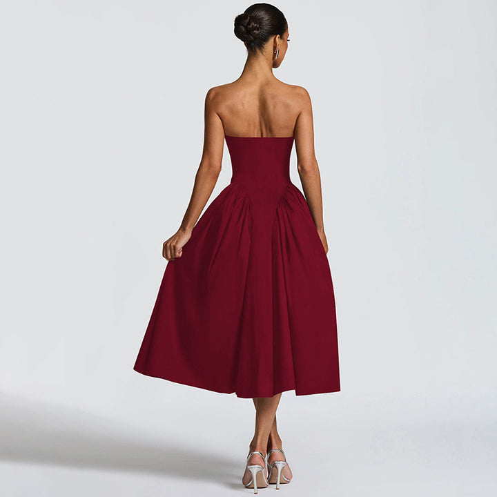 Damern maxiklänning med off-shoulder design och flödande silhuett Mirla-Eva Jonsson