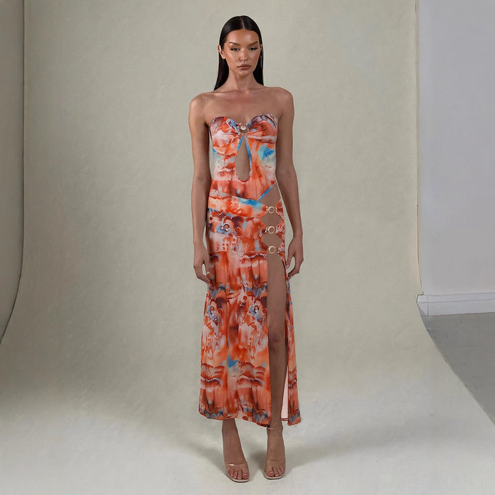 Damern maxiklänning med raffinerade cut-outs och eleganta band Mirla-Eva Jonsson