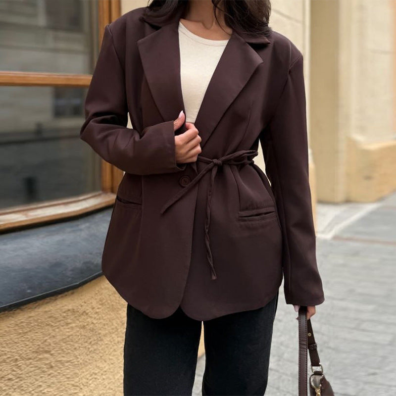 Damern midjefokuserad blazer med bälte Mirla-Eva Jonsson