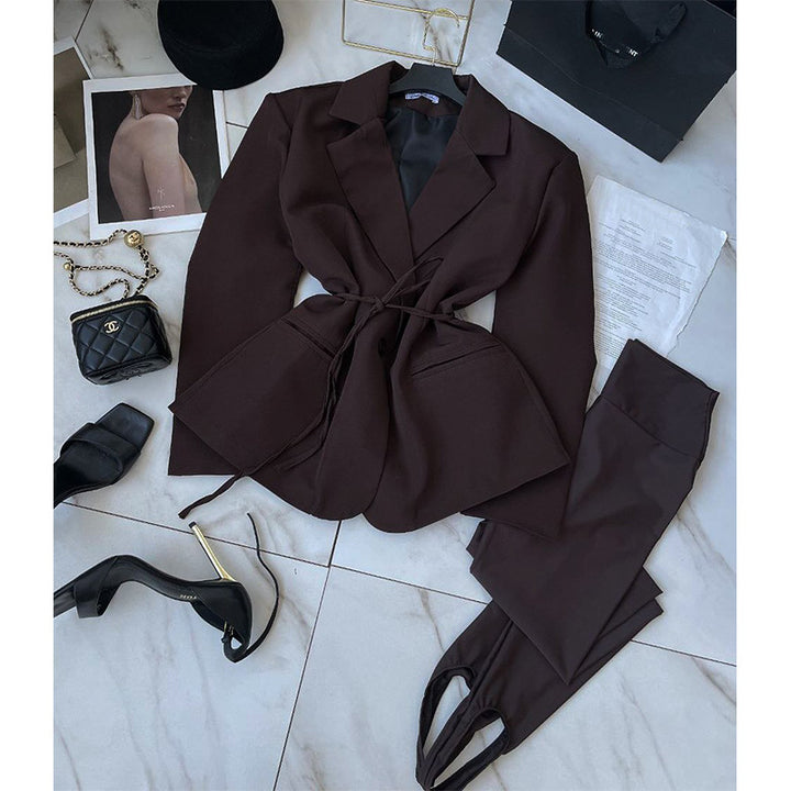Damern midjefokuserad blazer med bälte Mirla-Eva Jonsson
