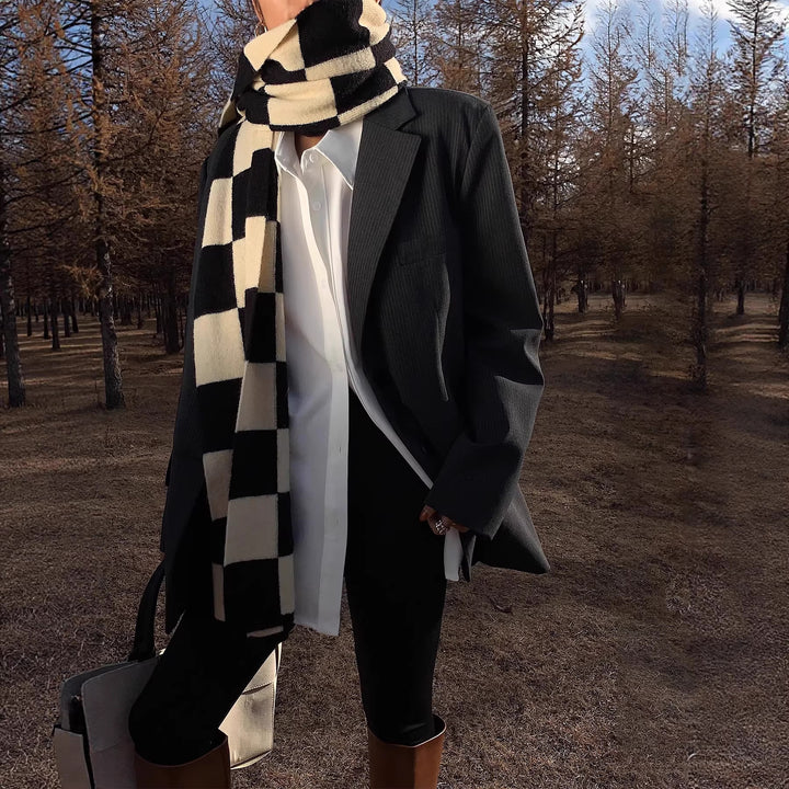 Damern mode skjorta med oversized passform och eleganta manschetter Mirla-Eva Jonsson