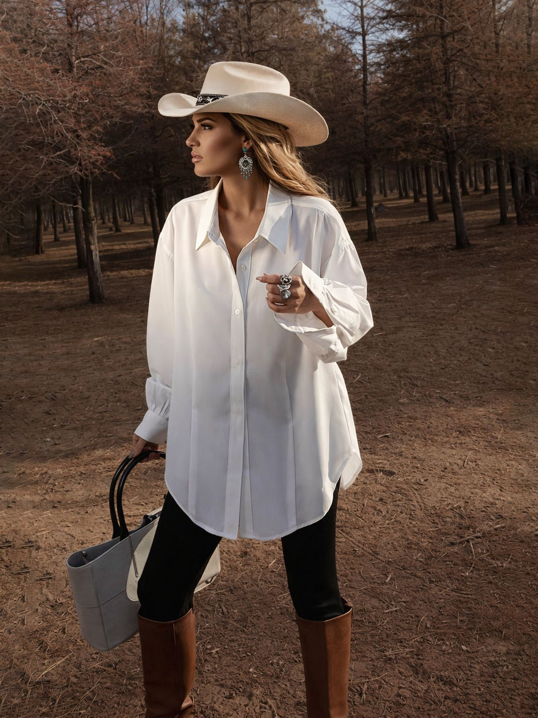 Damern mode skjorta med oversized passform och eleganta manschetter Mirla-Eva Jonsson