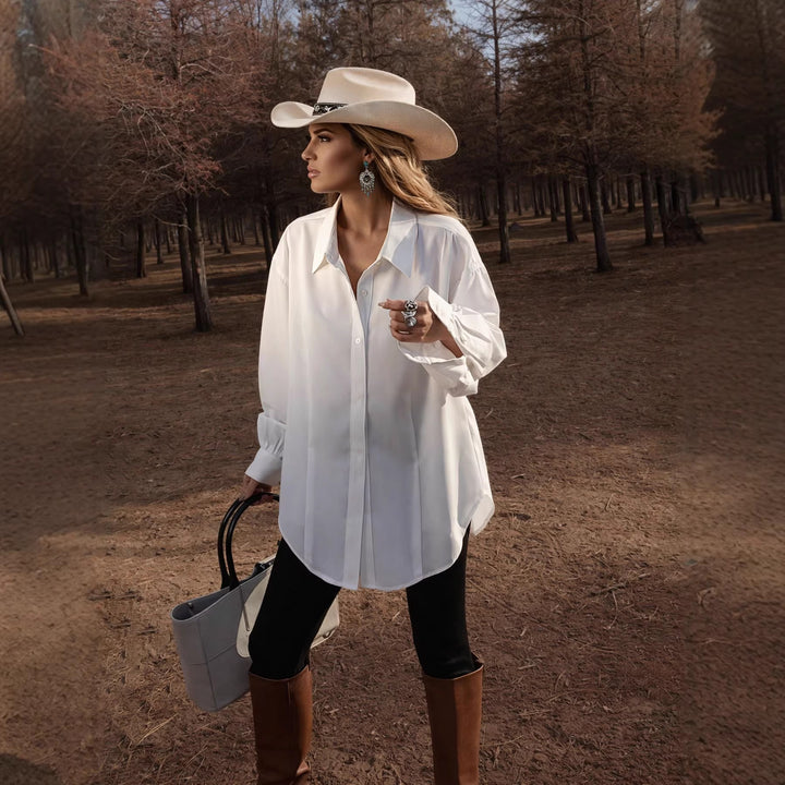 Damern mode skjorta med oversized passform och eleganta manschetter Mirla-Eva Jonsson