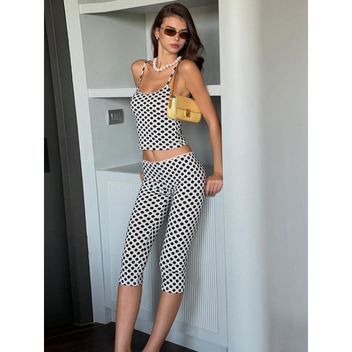 Damern modernt prickigt outfit set med crop-top och ankellånga leggings Mirla-Eva Jonsson